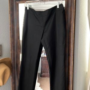 Black cropped pants.